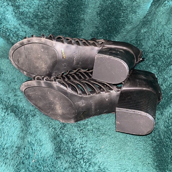 Black open toe heels - Picture 2 of 3